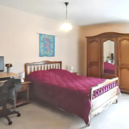 Maison Charmante Près De Avec Terrasse. Chanteloup (Manche)