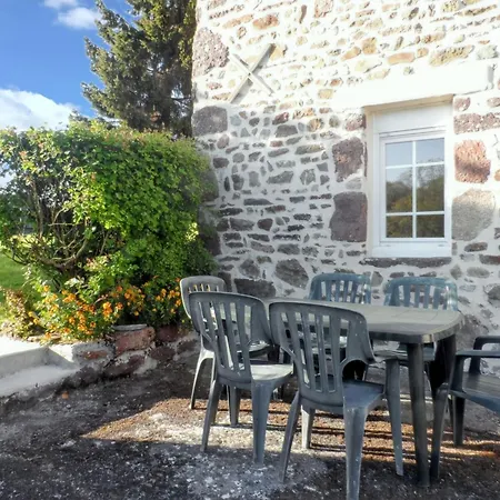 Maison Charmante Près De Avec Terrasse. * Chanteloup (Manche)