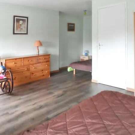 Maison Charmante Près De Avec Terrasse.