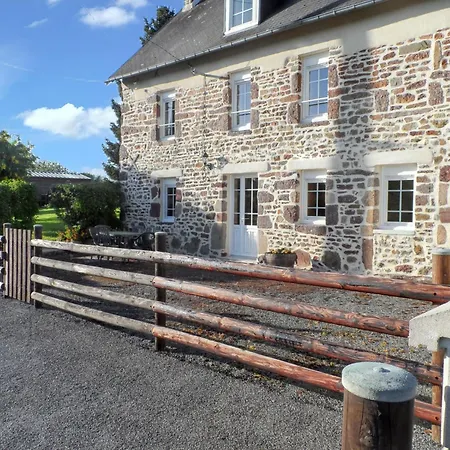 Maison Charmante Près De Avec Terrasse. Casa vacanze Chanteloup (Manche)