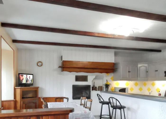 Maison Charmante Près De Avec Terrasse. *