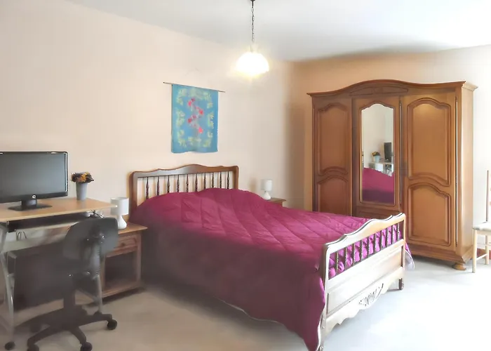 Maison Charmante Près De Avec Terrasse. Chanteloup (Manche)