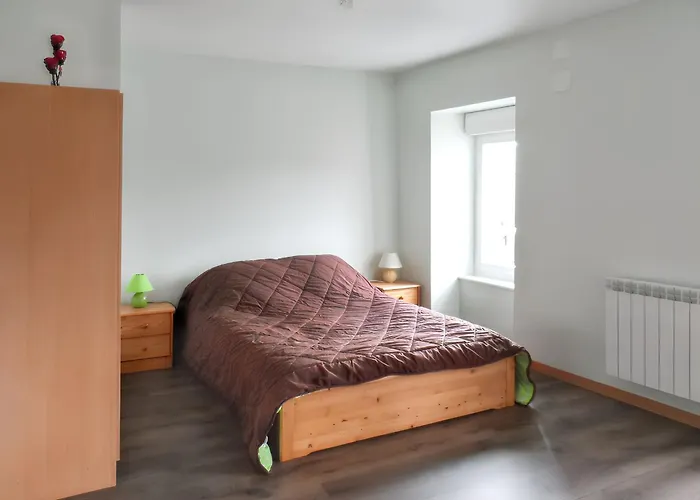 Maison Charmante Près De Avec Terrasse.