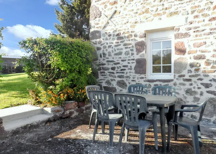 Maison Charmante Près De Avec Terrasse. * Chanteloup (Manche)