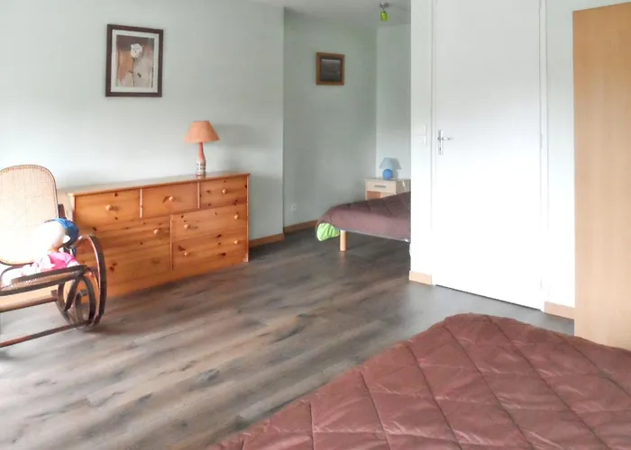 Maison Charmante Près De Avec Terrasse.